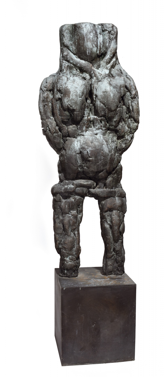 Eva Kmentová: Velká žena / 1965 bronz / výška 175 cm cena: 687 500 Kč / Prague Auctions 27. 11. 2016