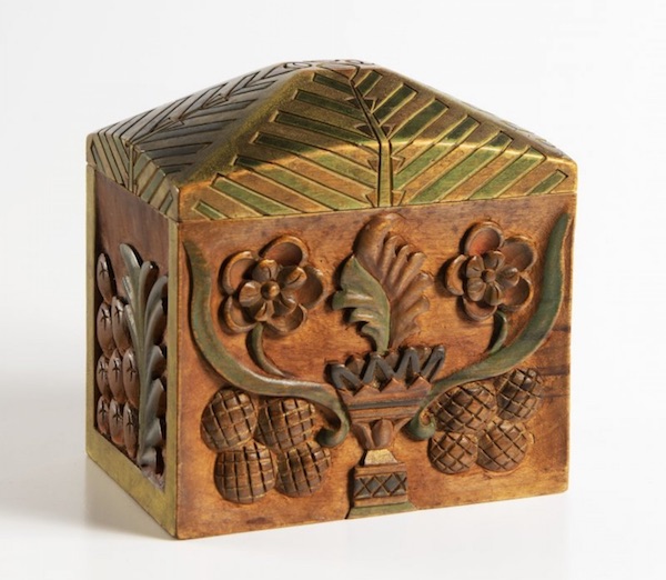 Marie Teniševová: Krabička, Talaškino, před 1905, vyřezávané březové dřevo, 14 x 13,5 x 9,5 cm,  cena: 496 000 Kč, Arthouse Hejtmánek 6. 12. 2018