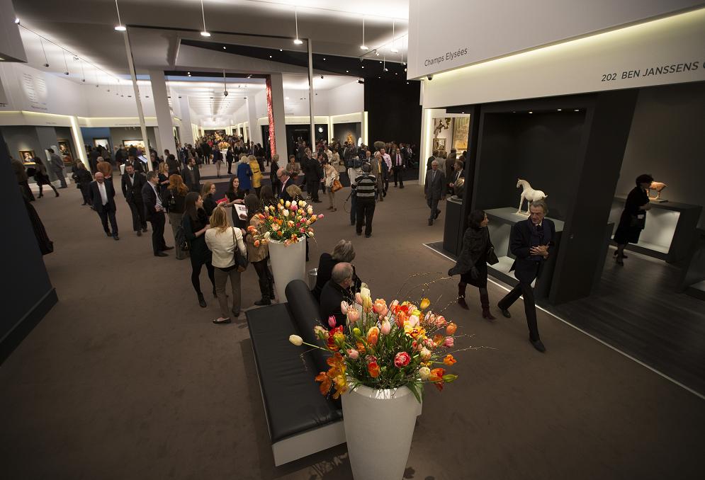 Pohled na sekci starožitností na veletrhu TEFAF (Champs Elysées) / březen 2013 / foto: Harry Heuts