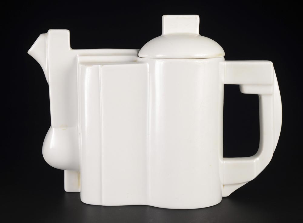 Kazimir Malevich: Suprematist Teapot / 1923 / porcelain / 17 cm / 382 320 Kč