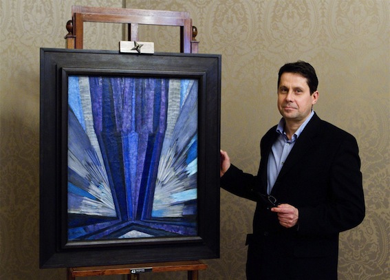 Vladimír Lekeš s Kupkovým obrazem Tvar modré