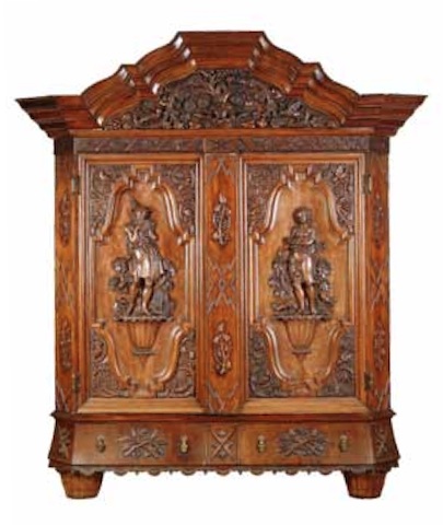 Otto Prutscher: šatní skřín, kolem 1924, dřevo, 263 × 210 × 75 cm, cena: 2 040 000 Kč, Dorotheum 4. 3. 2006