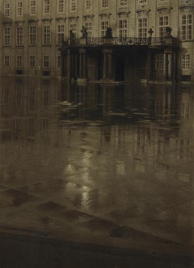Josef Sudek: Třetí nádvoří Pražského hradu, 1947