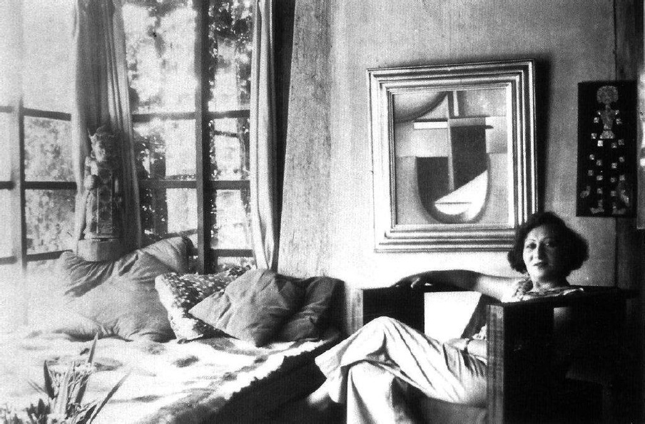 Galka Scheyerová v roce 1931 ve svém domě v LA (architekt R. Neutra)