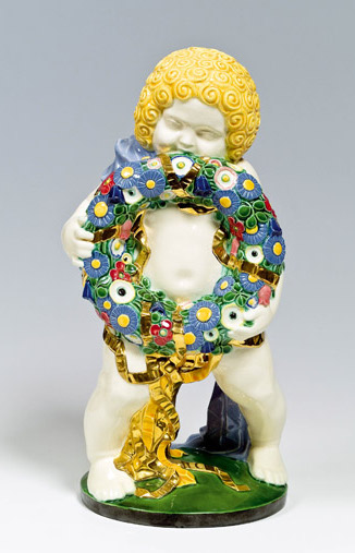 Michael Powolny (výrobce Wiener Keramik): Putto s věncem (Zima), 1907-12 glazovaná keramika, výška 39 cm   cena: 56 250 EUR  Im Kinsky Vídeň 23. 6. 2009 