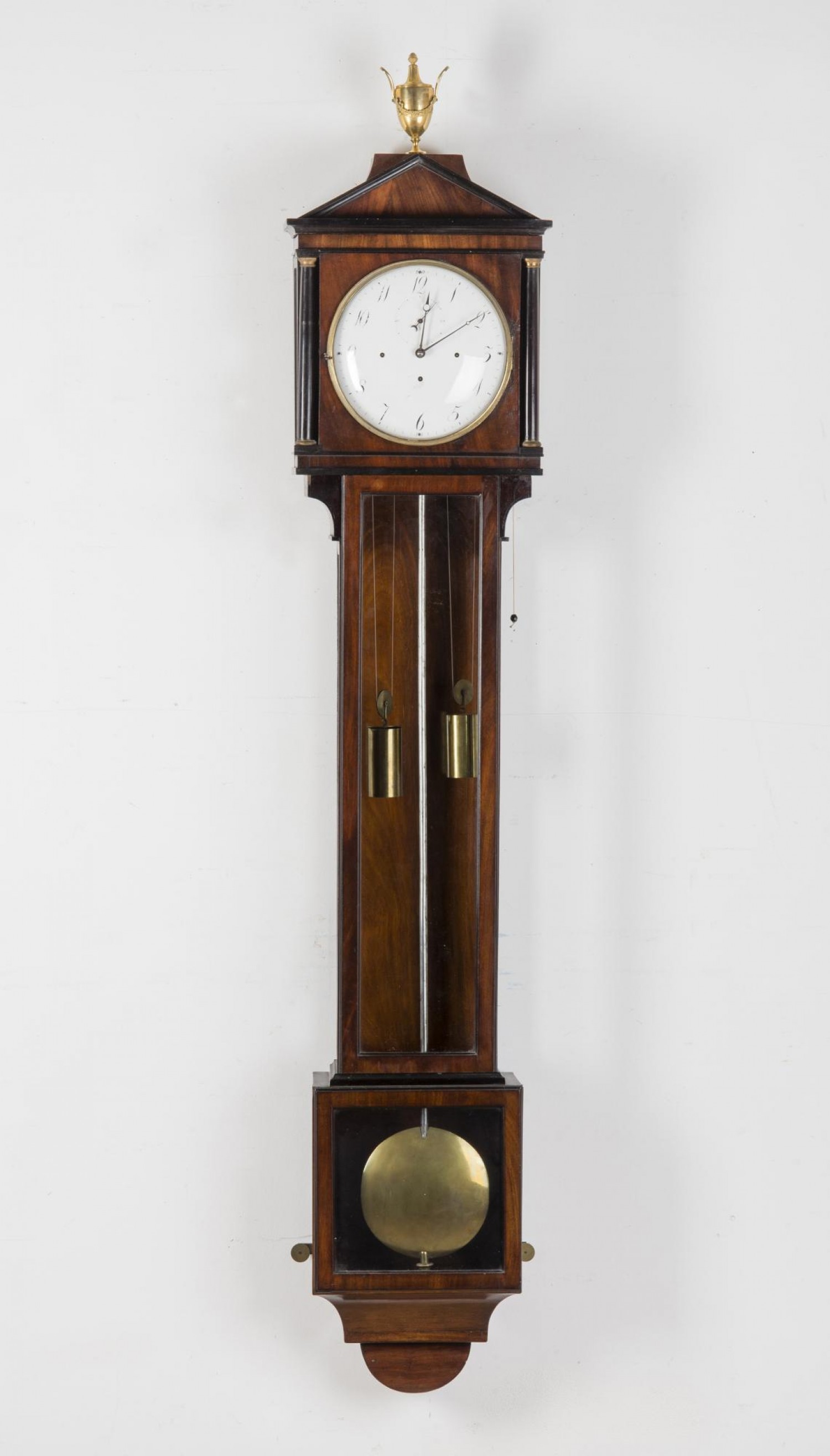 Nástěnné biedermeierové hodiny (Rakousko), 1820-1840  dřevo, mahagonová dýha, sklo, smalt, bronz, výška 156 cm cena: 1 140 000 Kč Dorotheum 25. 5. 2019