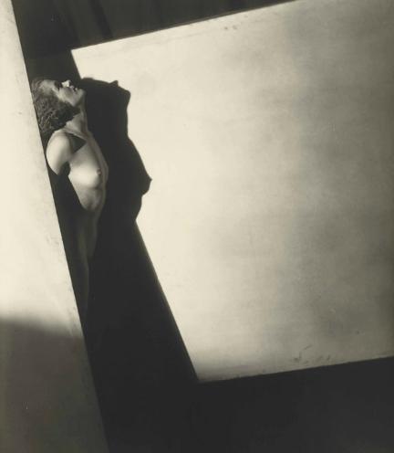 František Drtikol: Akt -Abstrakce / kol. 1925 / bromostříbrná fotografie / 29,7 x 23,8 cm