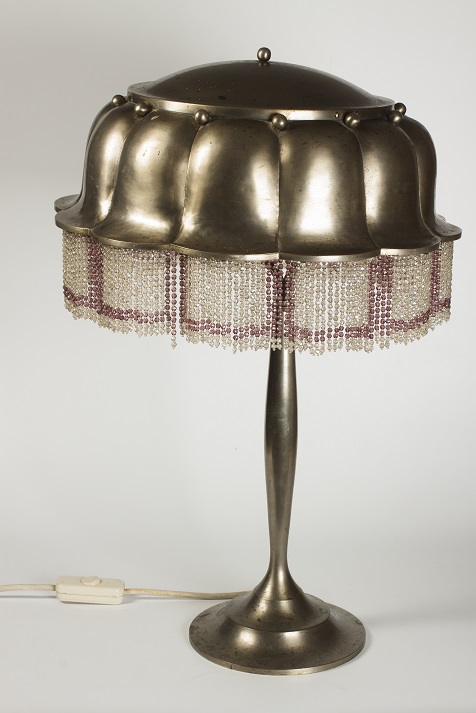 Otakar Novotný: Stolní lampa / 1911 / obecný kov, niklovaný / vyv. cena 10 000 Kč